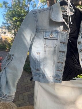 Light Wash Denim Jacket - Women’s Cropped Jean Jacket